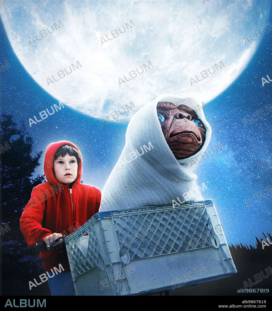 HENRY THOMAS in E. T. THE EXTRA-TERRESTRIAL, 1982, directed by STEVEN SPIELBERG. Copyright UNIVERSAL PICTURES.