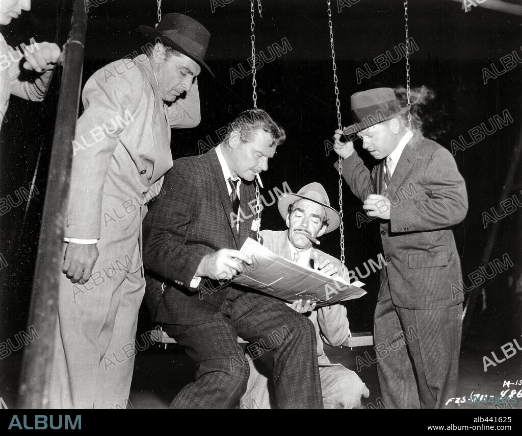 JACK ELAM and MICKEY ROONEY in BABY FACE NELSON, 1957, directed by DON SIEGEL. Copyright UNITED ARTISTS.