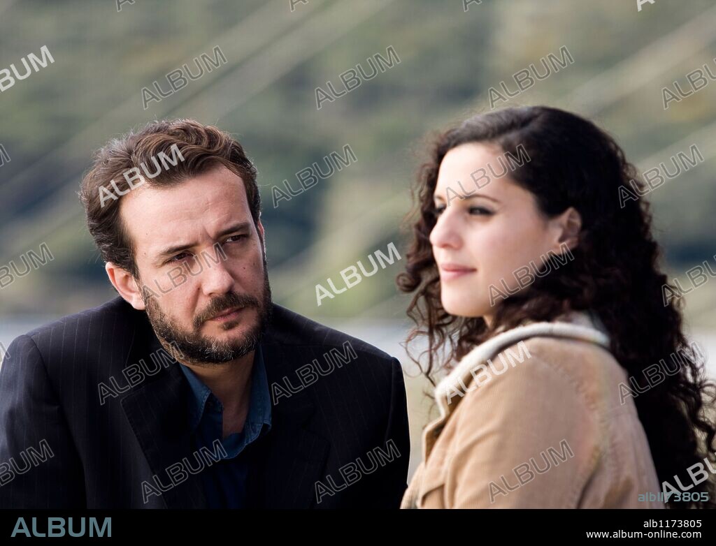 EL HUSSEIN AGHAZAFF y FATIMA ANDAH en RETORNO A HANSALA, 2008, dirigida por CHUS GUTIERREZ. Copyright MAESTRANZA FILMS/MUAC FILMS.