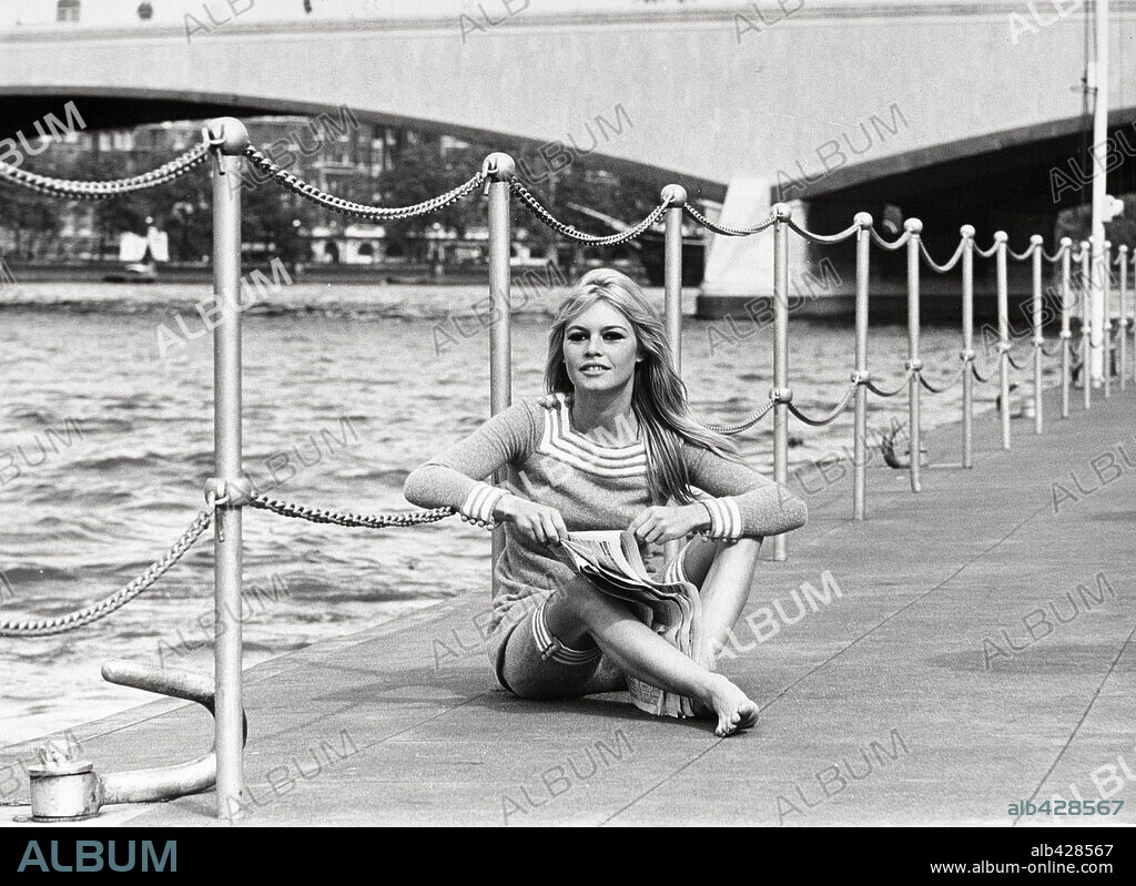 BRIGITTE BARDOT dans A COEUR JOIE, 1967, réalisé par SERGE BOURGUIGNON. Copyright PARAMOUNT PICTURES.