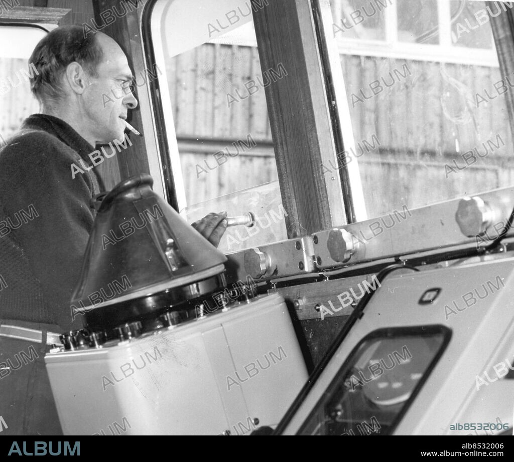 TJÖRN 1962-04-17. Djupviks varv - isländska fiskebåten Gullfaxi från Neskaupstadur. Kaptenen Thorleifur Jonasson *** Local Caption *** GT Foto: Kamerareportage / TT / Kod: 2524.