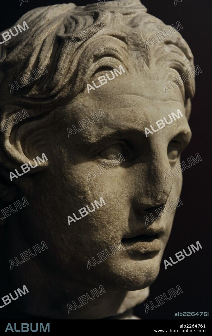 ALEJANDRO MAGNO (Pella, 356 a. C. -Babilonia, 323 a. C.). Rey de Macedonia, hijo de Filipo II y de Olimpia. Cabeza de Alejandro Magno procedente de Pérgamo, Turquía (primera mitad del siglo II a. C.). Mármol. Estilo helenístico. Detalle. Museo Arqueológico. Estambul. Turquía.
