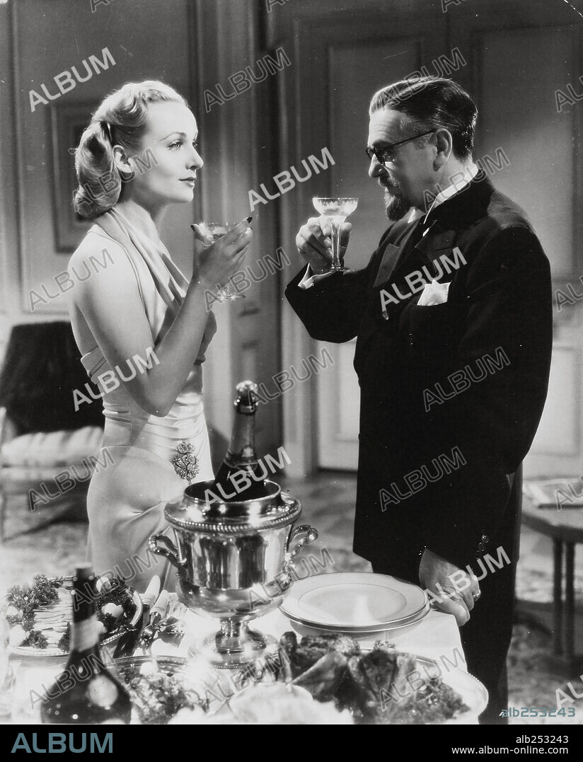 CAROLE LOMBARD und STANLEY RIDGES in SEIN ODER NICHTSEIN - HEIL HAMLET, 1942 (TO BE OR NOT TO BE), unter der Regie von ERNST LUBITSCH. Copyright UNITED ARTISTS.