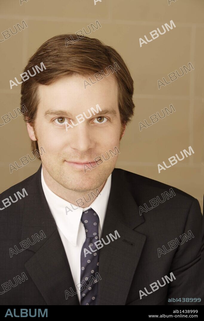 PETER KRAUSE in DIRTY SEXY MONEY, 2007. Copyright TOUCHSTONE PICTURES.