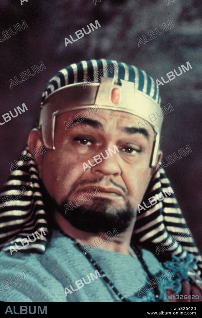 EDWARD G. ROBINSON in THE TEN COMMANDMENTS, 1956, directed by CECIL B DEMILLE. Copyright PARAMOUNT PICTURES.