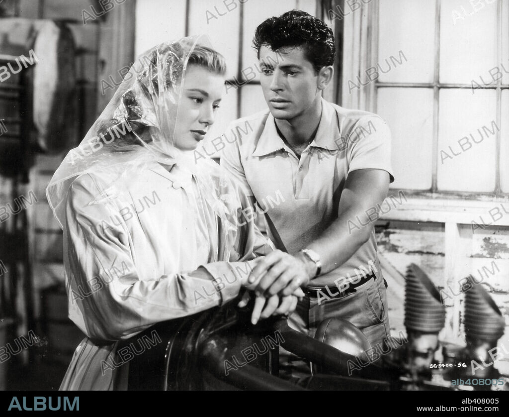 FARLEY GRANGER y PEGGY DOW en LOS AMANTES DE LA NOCHE, 1948 (THEY LIVE BY NIGHT), dirigida por NICHOLAS RAY. Copyright RKO RADIO.