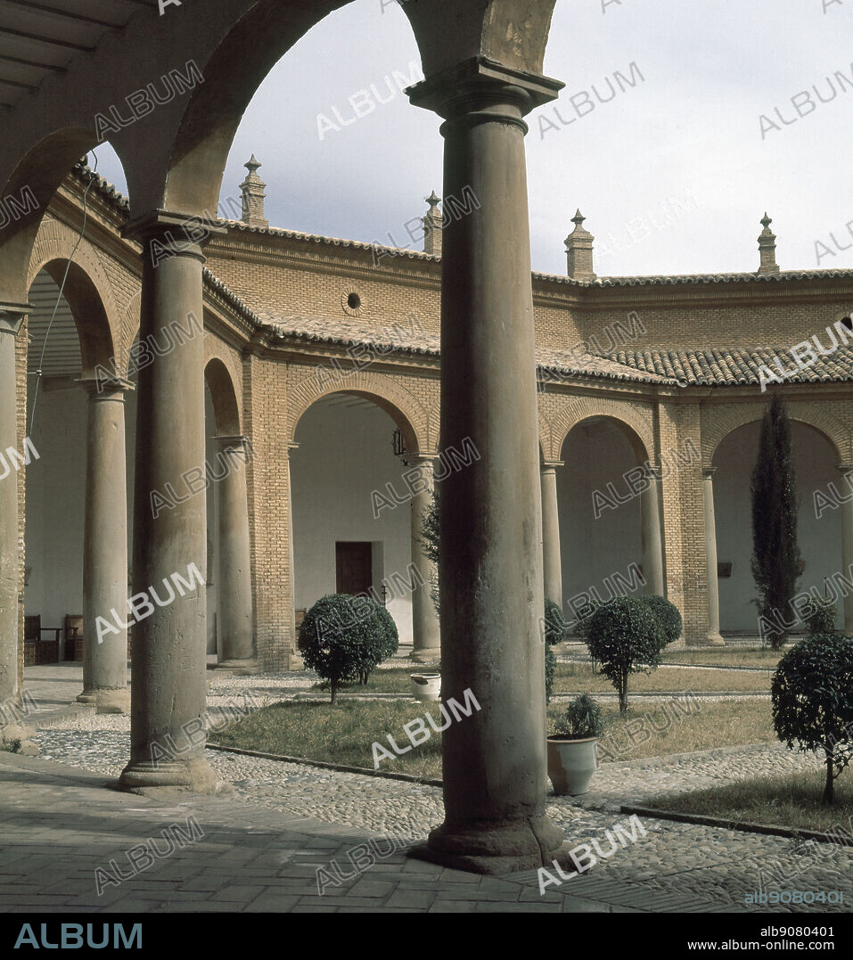 AUTOR LIBRE 01307. PATIO OCTOGONAL DEL MUSEO PROVINCIAL DE HUESCA - FOTO AÑOS 70.