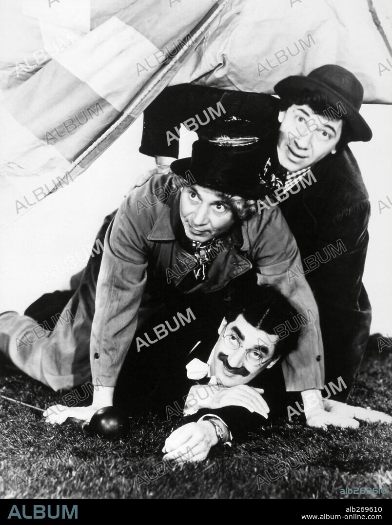 LOS HERMANOS MARX, CHICO MARX, GROUCHO MARX and HARPO MARX. CHICO MARX, GROUCHO MARX, HARPO MARX and THE MARX BROTHERS in AT THE CIRCUS, 1939, directed by EDWARD BUZZELL. Copyright M.G.M.