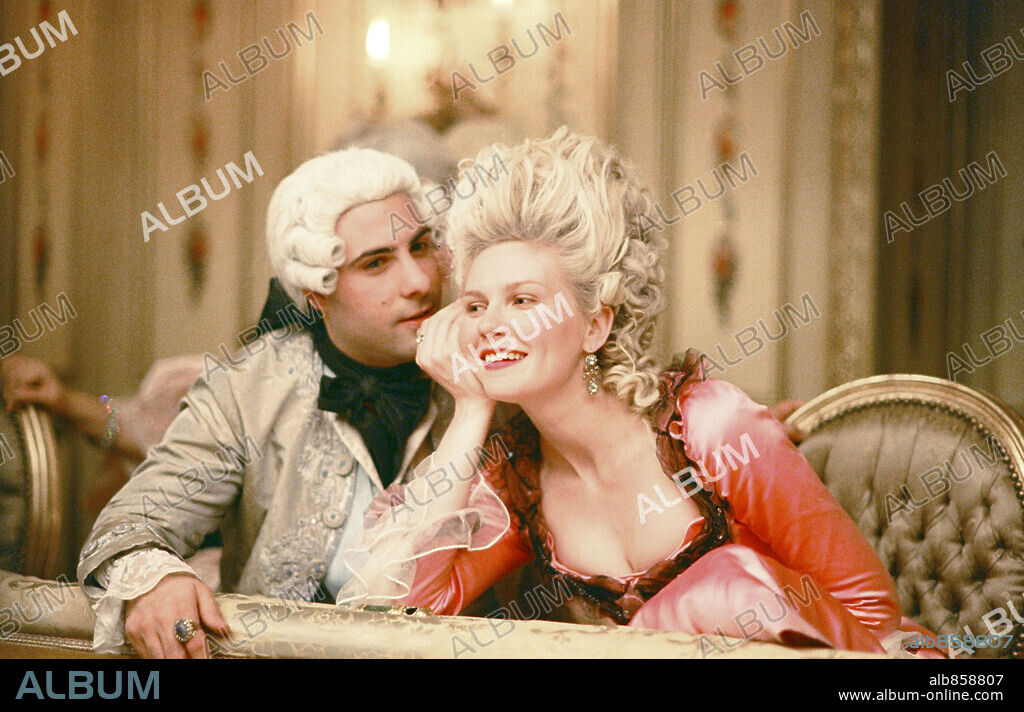 JASON SCHWARTZMAN und KIRSTEN DUNST in MARIE ANTOINETTE, 2006, unter der Regie von SOFIA COPPOLA. Copyright COLUMBIA PICTURES CORPORATION/AMERICAN ZOETROPE / JOHNSON, LEIGH.