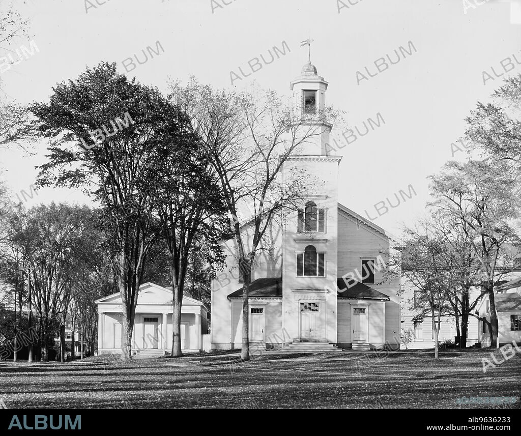 Dartmouth College Church (i.e. Church of Christ), between 1900 and 1906.