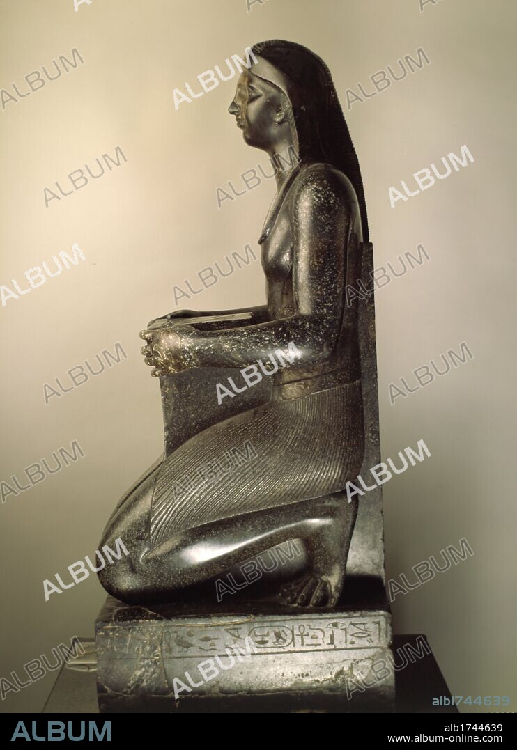 Madrid, M.A.N. Arte Egipcio. Estatua de Nectanebo I, primer faraón de la XXX Dinastía.