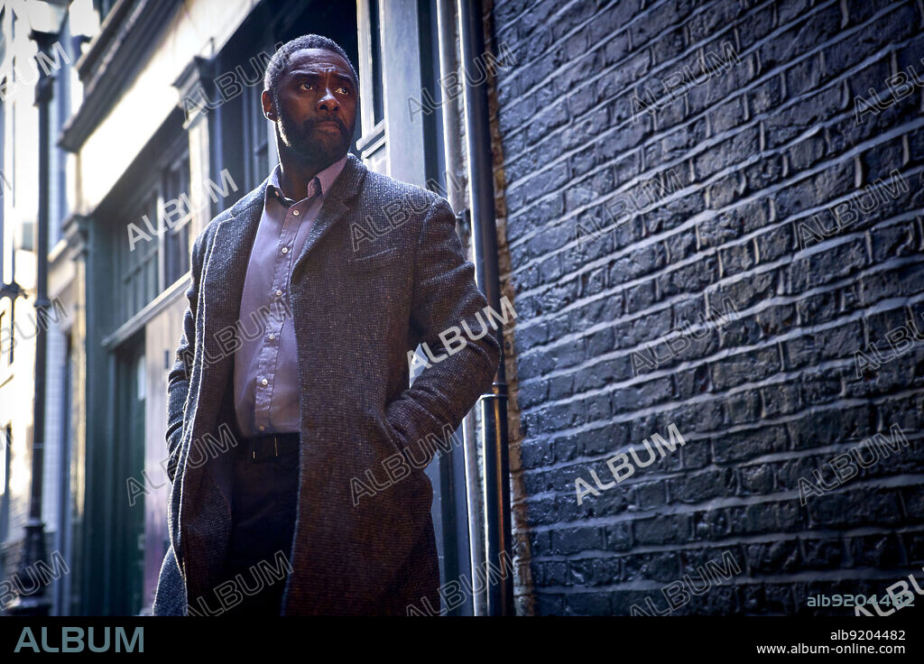IDRIS ELBA en LUTHER: CAE LA NOCHE, 2023 (LUTHER: THE FALLEN SUN), dirigida por JAMIE PAYNE. Copyright BBC STUDIOS.