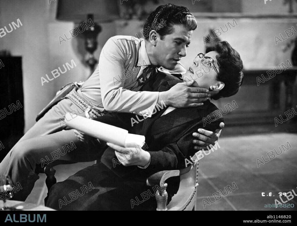 LIBERTAD LAMARQUE y MIGUEL ACEBES MEJIA en SABRAS QUE TE QUIERO, 1958, dirigida por TITO DAVISON. Copyright FILMADORA ARGEL.