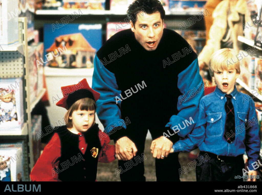 DAVID GALLAGHER, JOHN TRAVOLTA and TABITHA LUPIEN in LOOK WHO'S TALKING NOW, 1993, directed by THOMAS ROPELEWSKI. Copyright TRI STAR PICTURES.