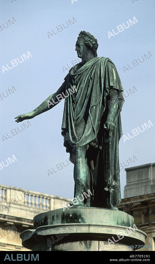 JEAN-BAPTISTE PIGALLE. LUIS XV COMO EMPERADOR ROMANO - ESCULTURA EN BRONCE EN LA PLAZA REAL - SIGLO XVIII.