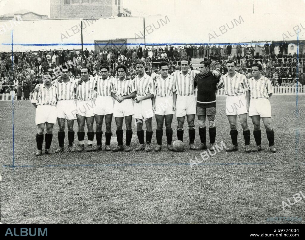 con patricio O'Connell como entrenador y Antonio Moreno sevillano como Presidente, el Betis se Proclamó campeón de liga en la temporada 1934-35. Los Jugadores que Fueron Artífices del logro son Éstos: Larrinoa, Timimi, Saro, Caballero, Peral, Gómez, Areso, Unamuno, Urquiaga, aedo y Rancel.  -fecha Aproximada.