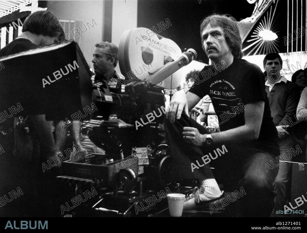 JOHN CARPENTER in STARMAN, 1984, directed by JOHN CARPENTER. Copyright COLUMBIA PICTURES.