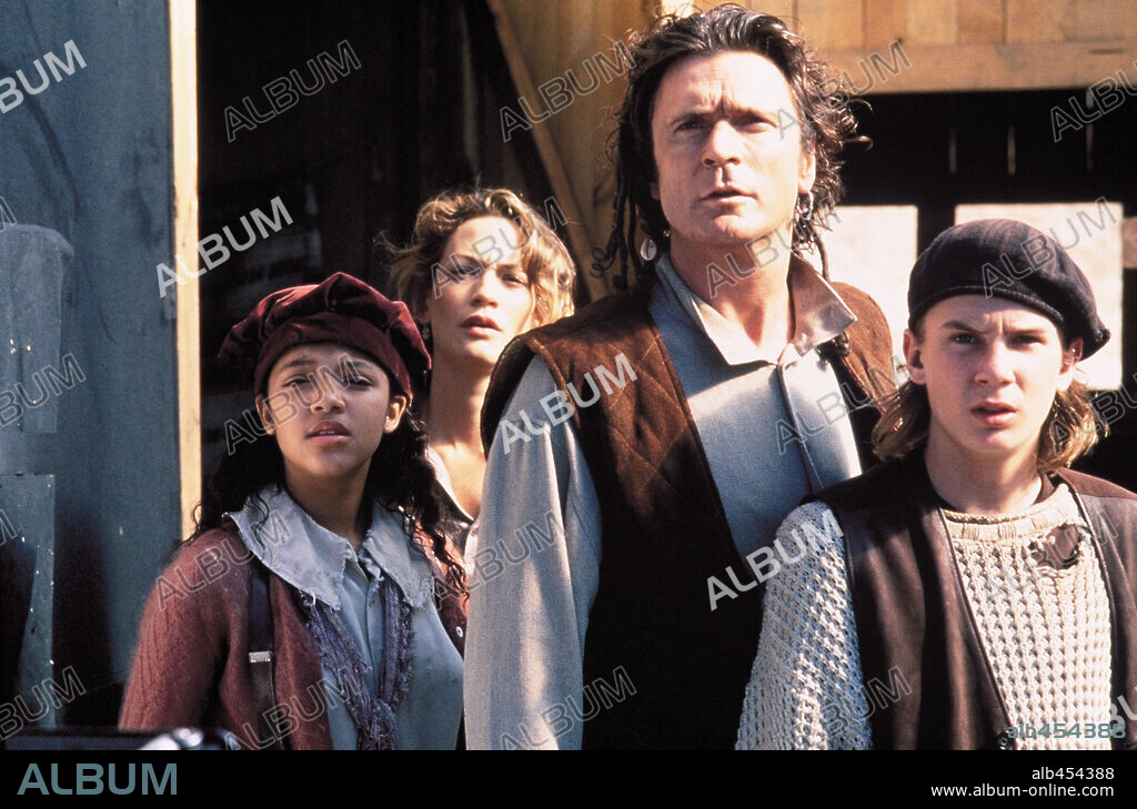 ELY POUGET and PATRICK BERGIN in LAWNMOWER 2: BEYOND CYBERSPACE, 1996, directed by FARHAD MANN. Copyright ALLIED ENTERTAINMENTS/FUJI EIGHT CO.,LTD / ZUCKERMAN, ROBERT.