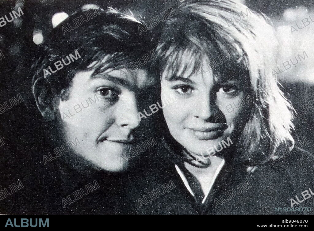 Newspaper review of the 1963 film Billy Liar, photograph of Julie Christie and Tom Courtenay.