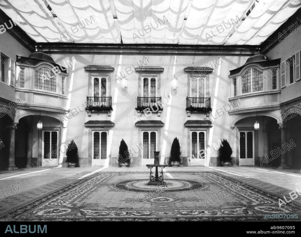 Marzo 1983. En Imagen, el patio de los Borbones, del palacio real de el pardo.