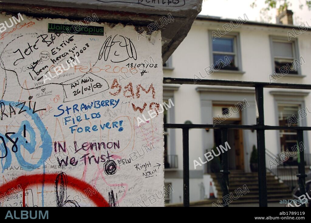 ESTUDIOS ABBEY ROAD. Detalle de la verja de entrada al edificio de los estudios de grabación de EMI donde "THE BEATLES" grabaron casi la totalidad de sus canciones y donde se grabó, en 1969, el álbum que lleva por título "Abbey Road". Londres. Inglaterra. Reino Unido.