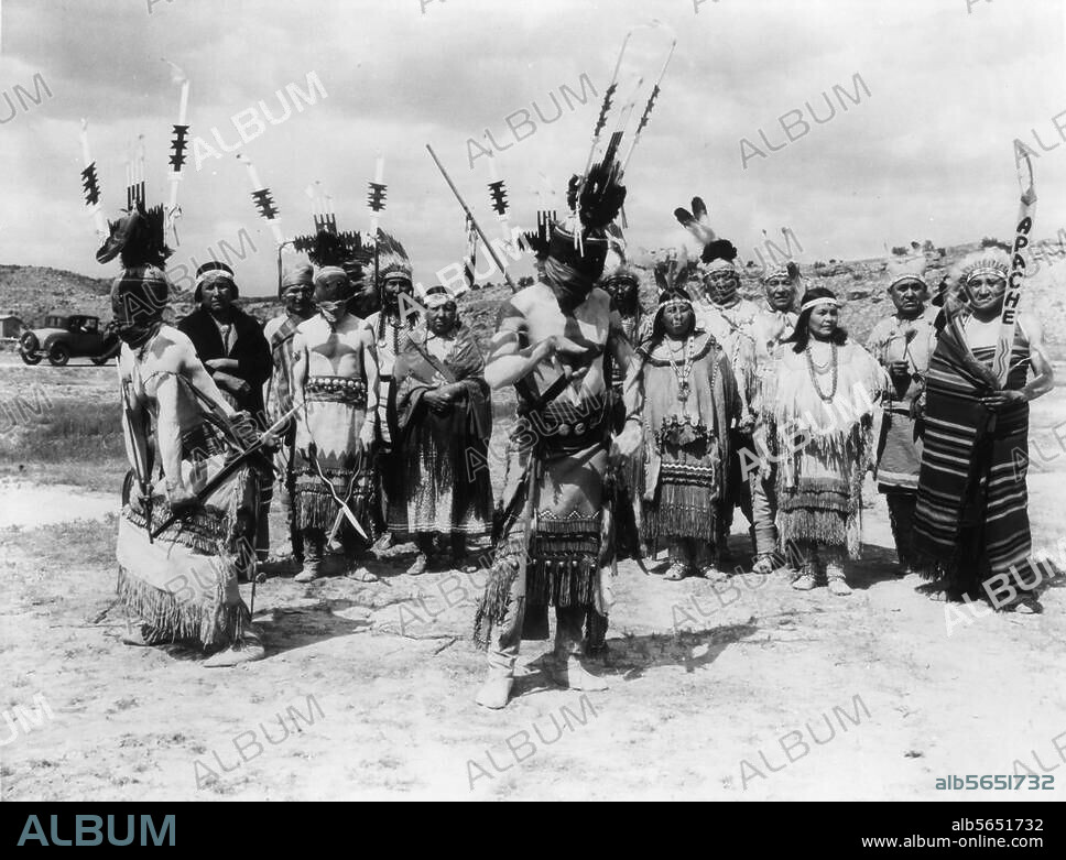 Ethnology / America. - Customs of the Apaches in Gallup (New Mexico): "Apache mountain Spirit Dance". Photo, c. 1930.