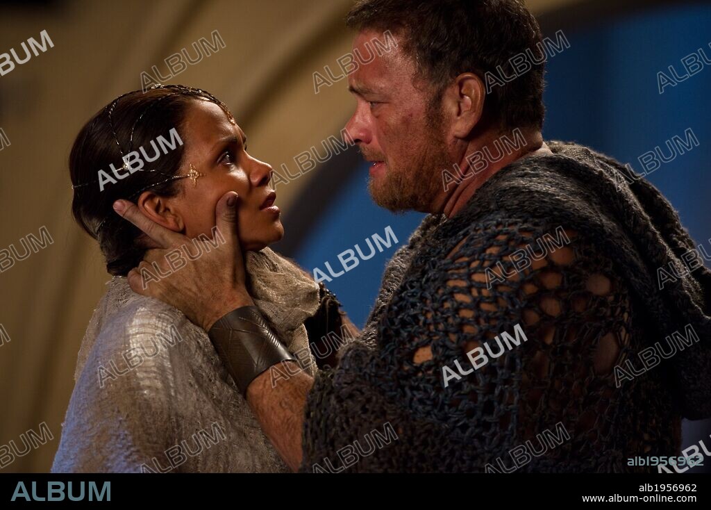 HALLE BERRY y TOM HANKS en EL ATLAS DE LAS NUBES, 2012 (CLOUD ATLAS), dirigida por ANDY WACHOWSKI, LANA WACHOWSKI y TOM TYKWER. Copyright ARD DEGETO FILM.