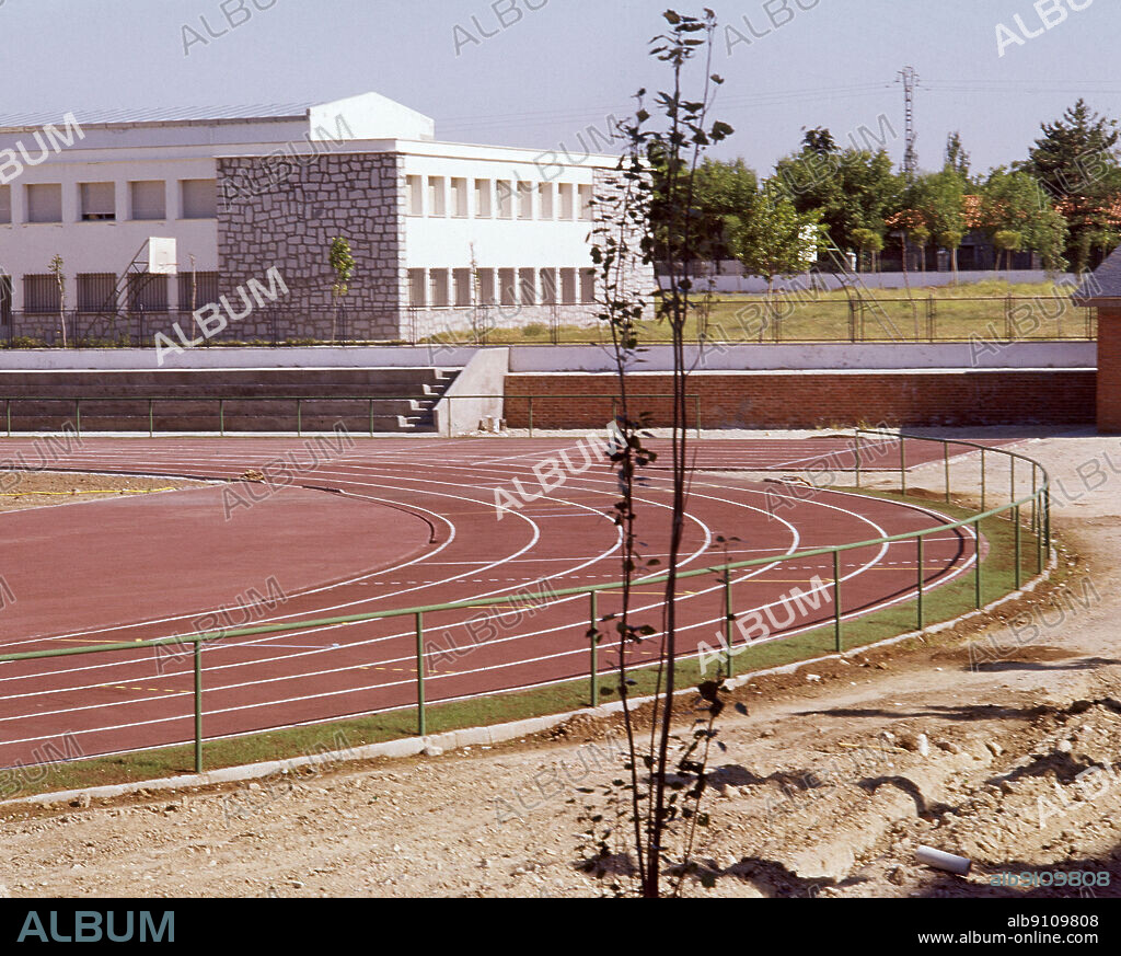 PISTA DE ATLETISMO EN EL POLIDEPORTIVO LORENZO RICO DE COLMENAR VIEJO.