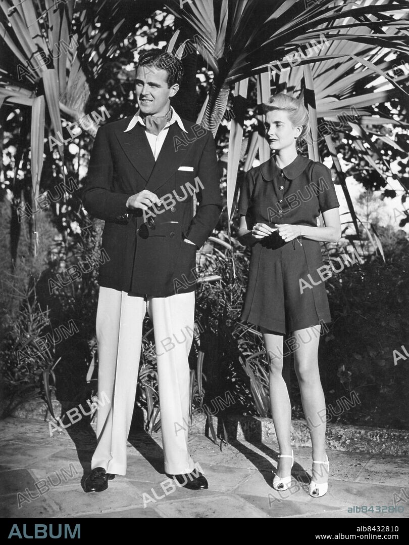 Orig. bildtext... COUNTESS BABS IN FLORIDA Palm Beach, Fla. The Countess Haugwitz-Reventlow, the former Barbara Hutton, and Robert Sweeny, amateur golfer, pose amid a setting of palms, while on their way to watch tennis matches at Palm Beach, where the Countess has taken a home for the winter seasons. It is her first visit to Florida. She has been seeing a lot of Sweeney in Europe and since her return to the United States and it is rumored that they will wed when the heiress' divorce from Count Haugwitz-Reventlow becomes final. Anm. Barbara Hutton, the million dollar baby, arvtagerska till den Woolworthska förmögenheten, amerikansk societetskändis. 1939 låg hon i skilsmässa med sin andra make Curt Revenlow. Elegans CD191 persons: Barbara Hutton ;Barbara Haugwitz-Reventlow ;Robert Sweeney sites: USA ;FLORIDA.
