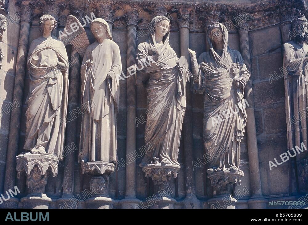 Reims (Frankreich), Kathedrale, Westfassade, Mittelportal. - Rechtes Portalgewände: "Verkündigung an Maria und Heimsuchung". Skulpturen, vor 1233.