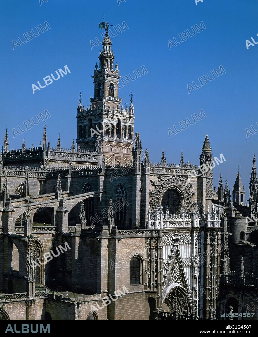 Sevilla. Catedral. Conjunto de la Giralda y parte superior de la puerta de San Cristobal. Almohade. Siglo XII.