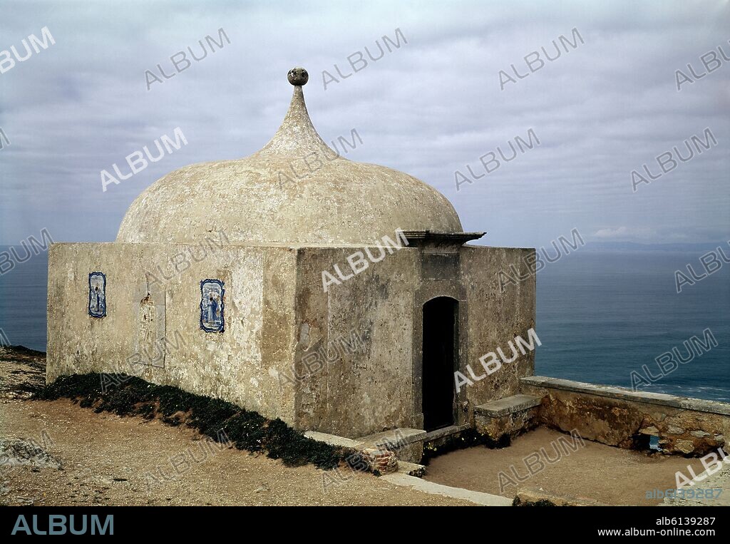CAPILLA CON CUPULA BULBOSA.