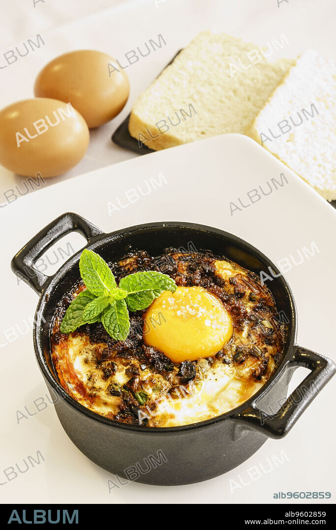 Ous a la Mallorquina - huevos a la mallorquina-,restaurante Sal de Coco, Mallorca,Islas Baleares,Spain.
