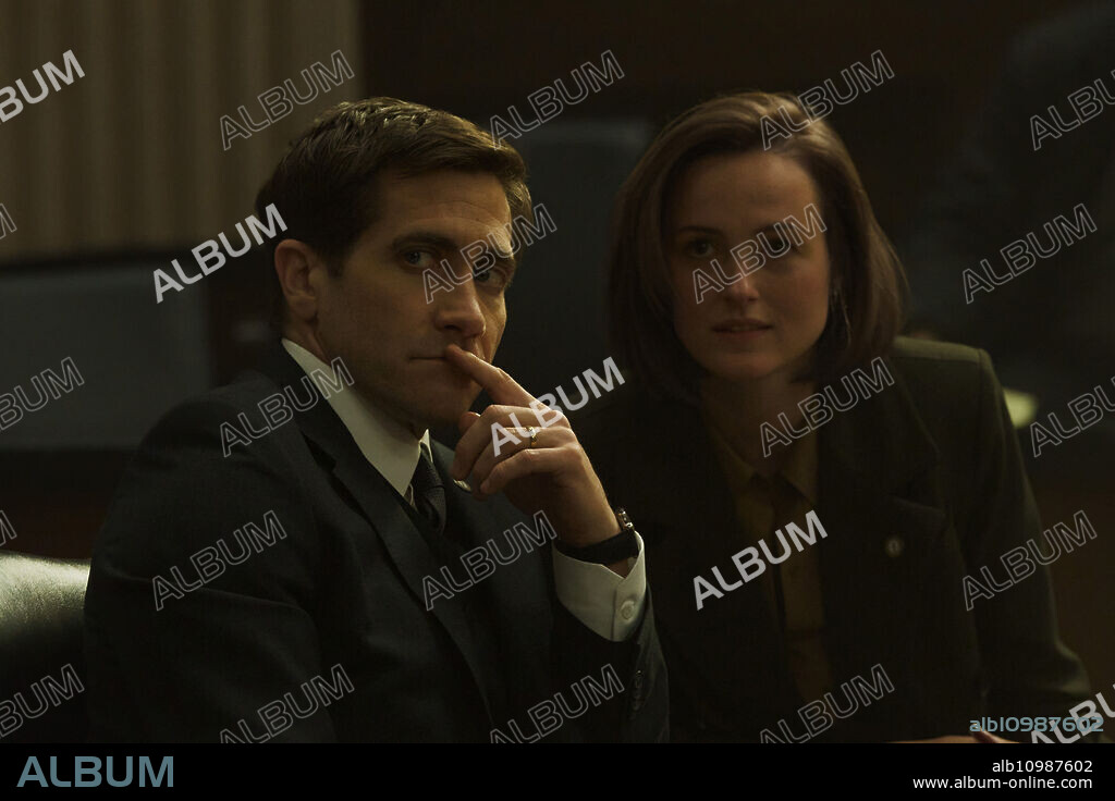 JAKE GYLLENHAAL and Renate Reinsve in PRESUMED INNOCENT, 2024, directed by DAVID E. KELLEY. Copyright Apple Studios/Bad Robot/David E. Kelley Productions. Episode 1x2.