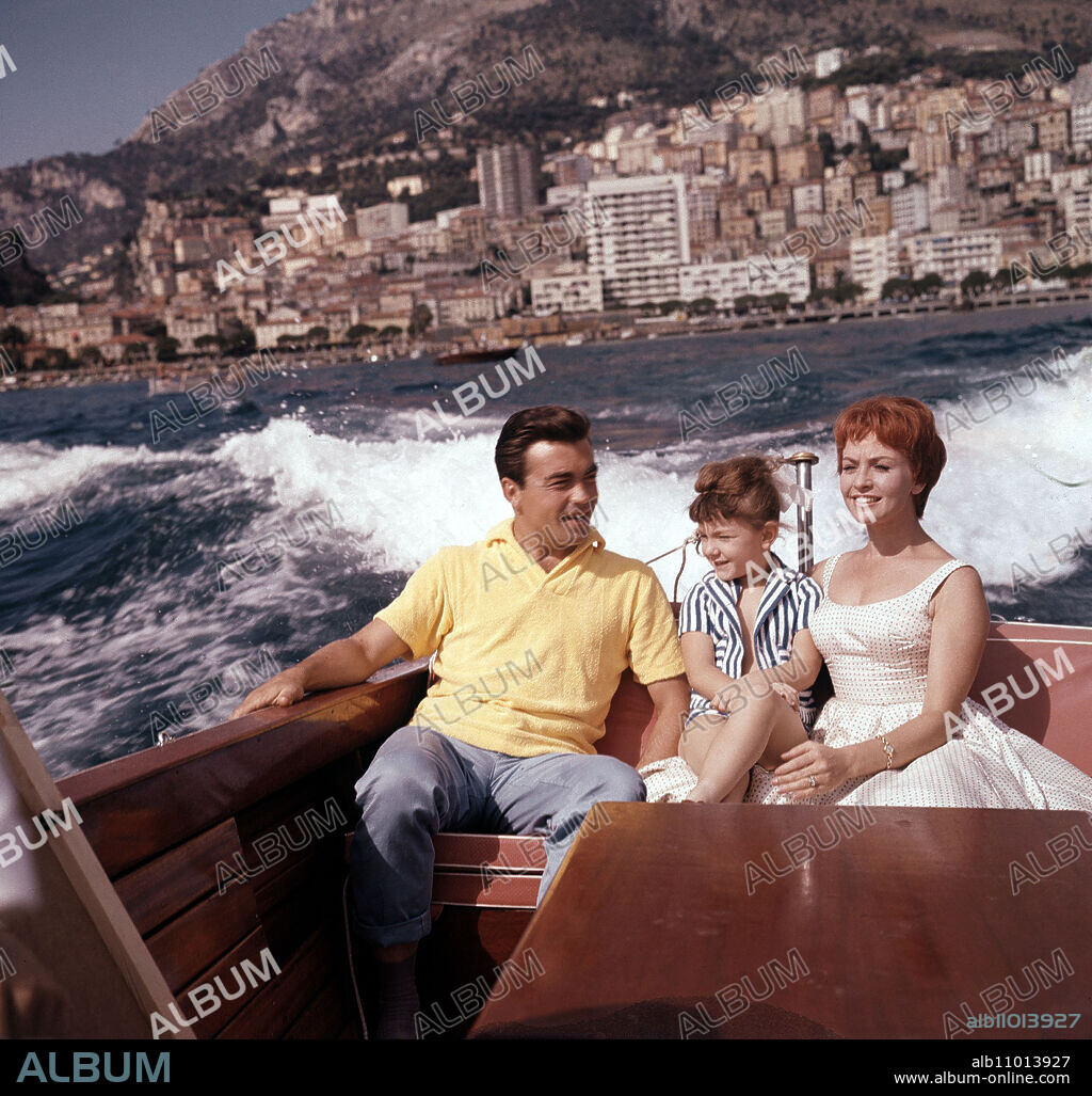 LUCK AND LOVE IN MONACO / Liechtenstein/Switzerland 1959 / Hermann Leitner Monaco served as a film set: GILDA EMMANUELLI, CLAUS BIEDERSTAEDT and GERMAINE DAMAR, during a boat trip, scene from the film: 'Luck and Love in Monaco', 1959.