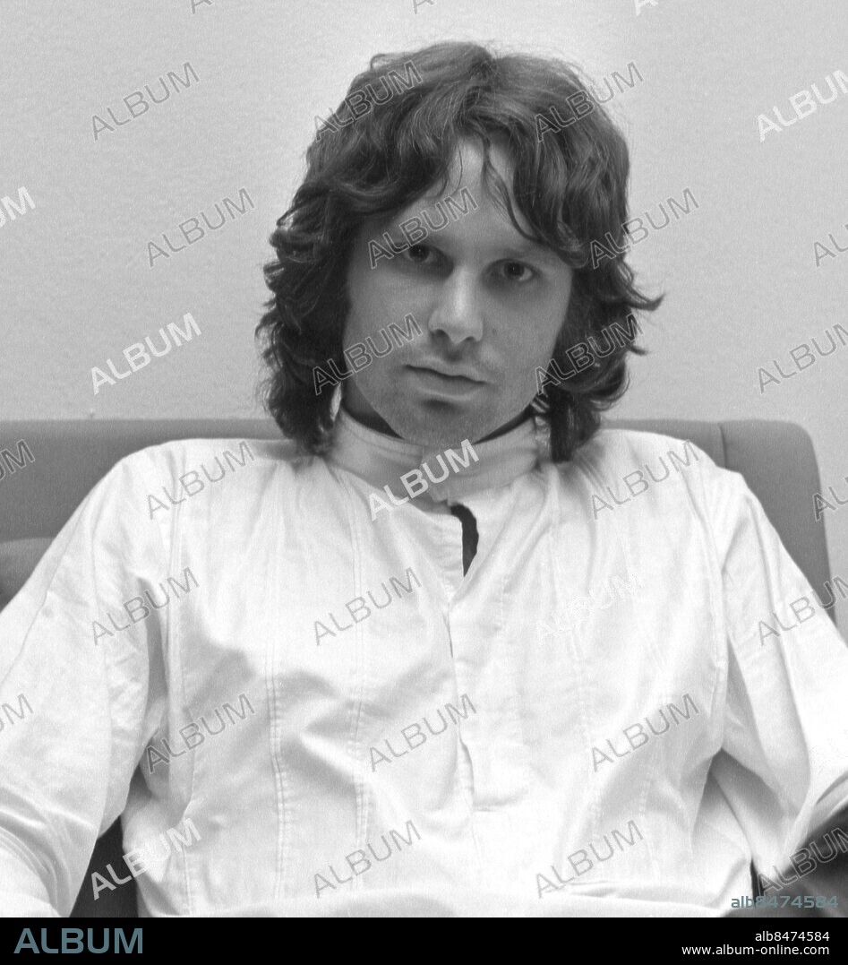 STOCKHOLM 1968-09-19. Jim Morrison, sångare i den amerikanska popgruppen The Doors, har kommit till Stockholm. Imorgon ska gruppen uppträda i Konserthuset.. Foto: Olle Wester / EXP / TT / Kod: 44. **AFTONBLADET OUT**.