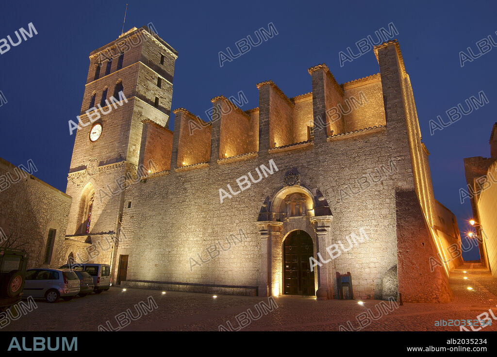 Catedral gotica de nuestra señora de las nieves(s.XIII), recinto amurallado de Dalt Vila(s.XVI).Eivissa.Ibiza.Islas Pitiusas.Baleares.España.
