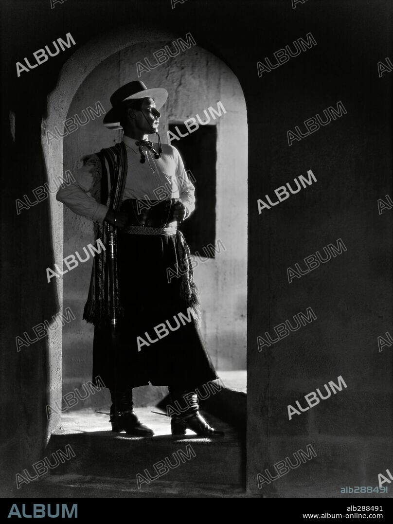 RODOLFO VALENTINO. RUDOLPH VALENTINO en LOS CUATRO JINETES DEL APOCALIPSIS, 1921 (THE FOUR HORSEMEN OF THE APOCALYPSE), dirigida por REX INGRAM (DIRECTOR). Copyright METRO.