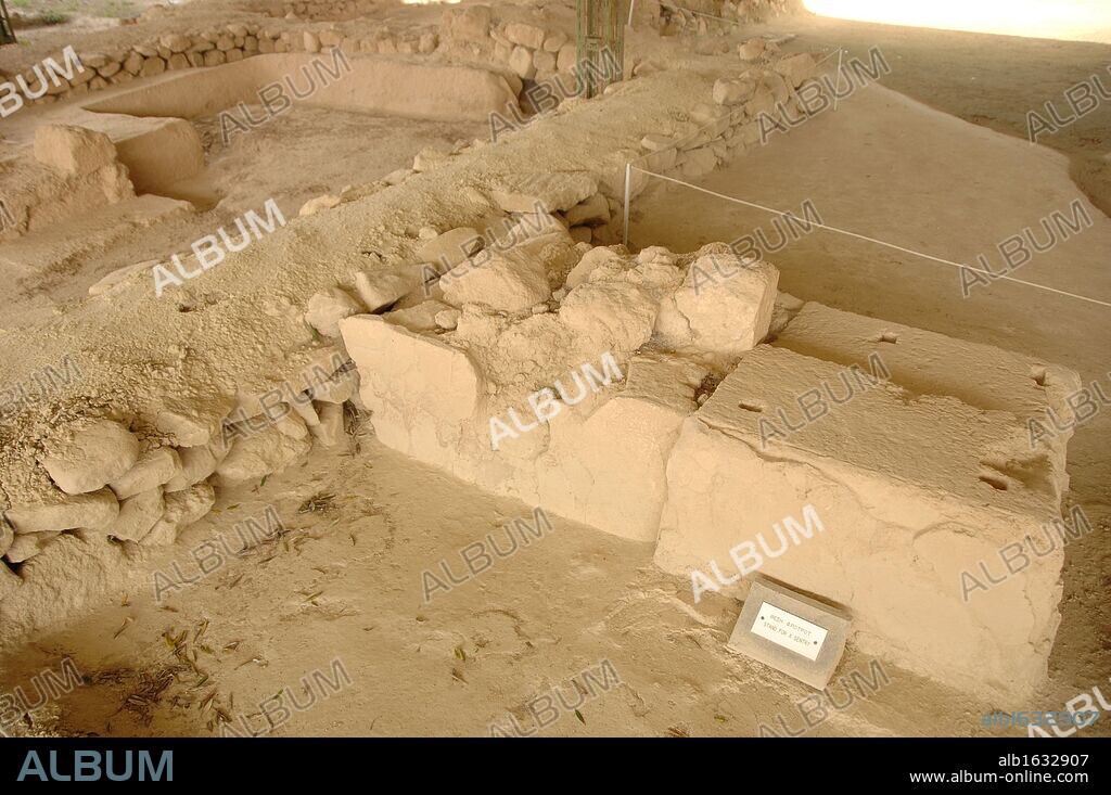 ARTE MICENICO. GRECIA. PALACIO DEL REY NESTOR. Construido entre los años 1300-1200 a. C. Detalle de las ruinas. Alrededores de PILOS. Provincia de Messinía. Región del Peloponeso.