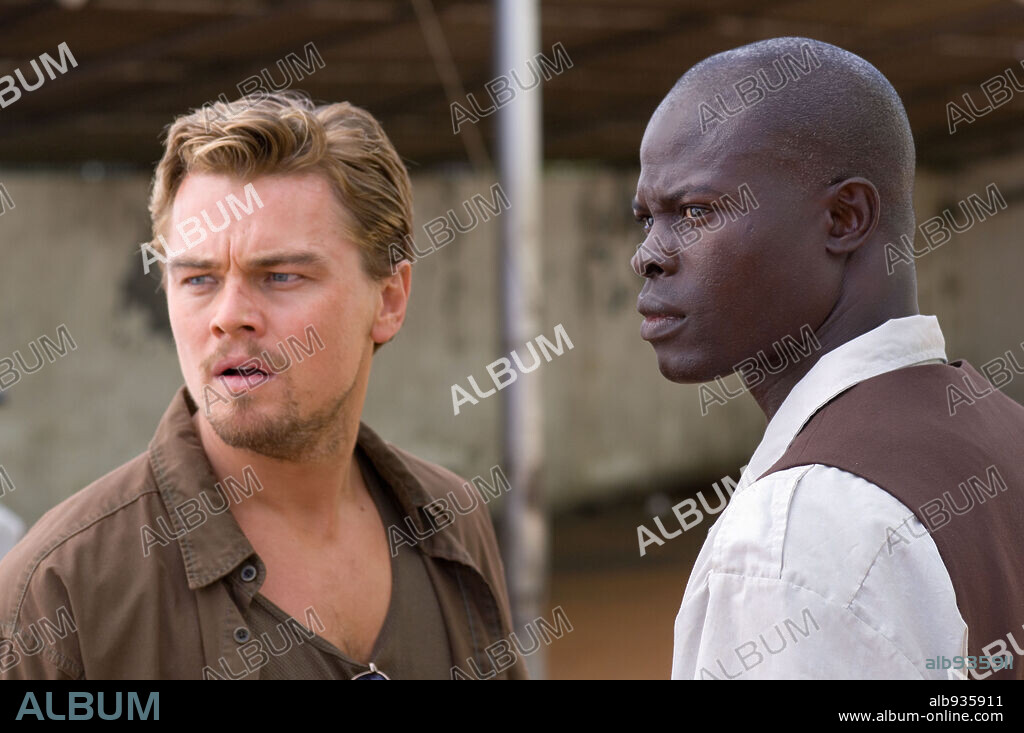 DJIMON HOUNSOU and Leonardo DiCaprio in BLOOD DIAMOND, 2006, directed by EDWARD ZWICK. Copyright WARNER BROS. PICTURES / BUITENDIJK, JAAP.