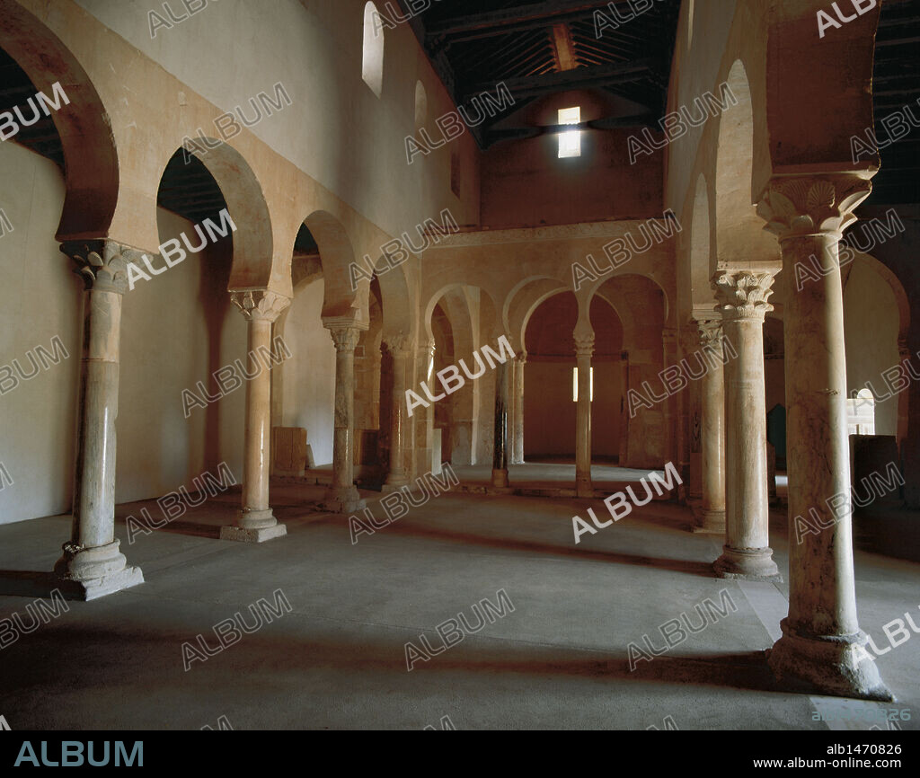 ARTE MOZARABE. ESPAÑA. IGLESIA DE SAN MIGUEL DE LA ESCALADA. Vista del interior de la misma, construida por monjes de Córdoba traidos por Alfonso III en el 913. Provincia de León. Castilla-León. CAMINO DE SANTIAGO.