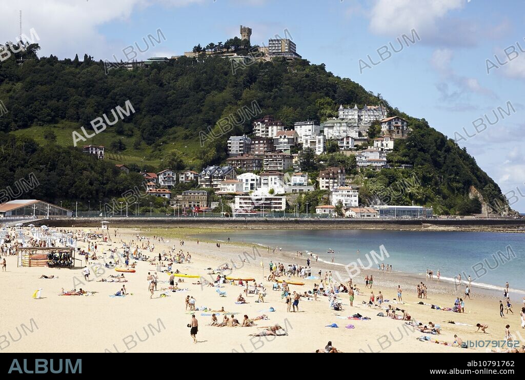 Playa de Ondarreta, Donostia, San Sebastian, Gipuzkoa, Euskadi, Spain.