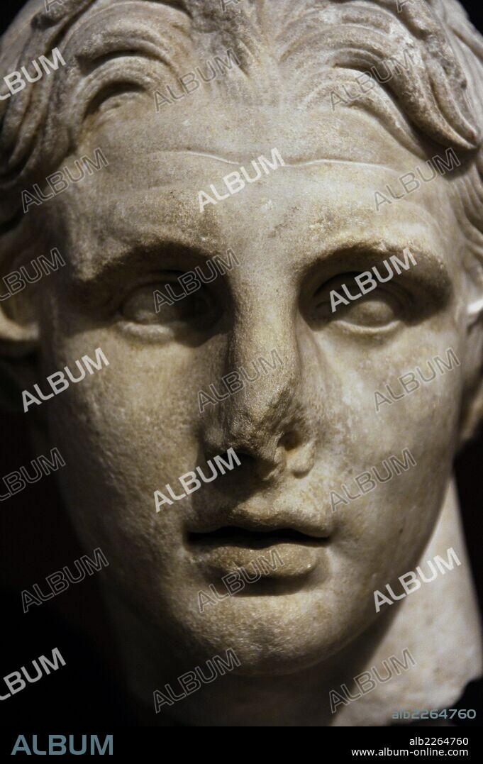 ALEJANDRO MAGNO (Pella, 356 a. C. -Babilonia, 323 a. C.). Rey de Macedonia, hijo de Filipo II y de Olimpia. Cabeza de Alejandro Magno procedente de Pérgamo, Turquía (primera mitad del siglo II a. C.). Mármol. Estilo helenístico. Detalle. Museo Arqueológico. Estambul. Turquía.
