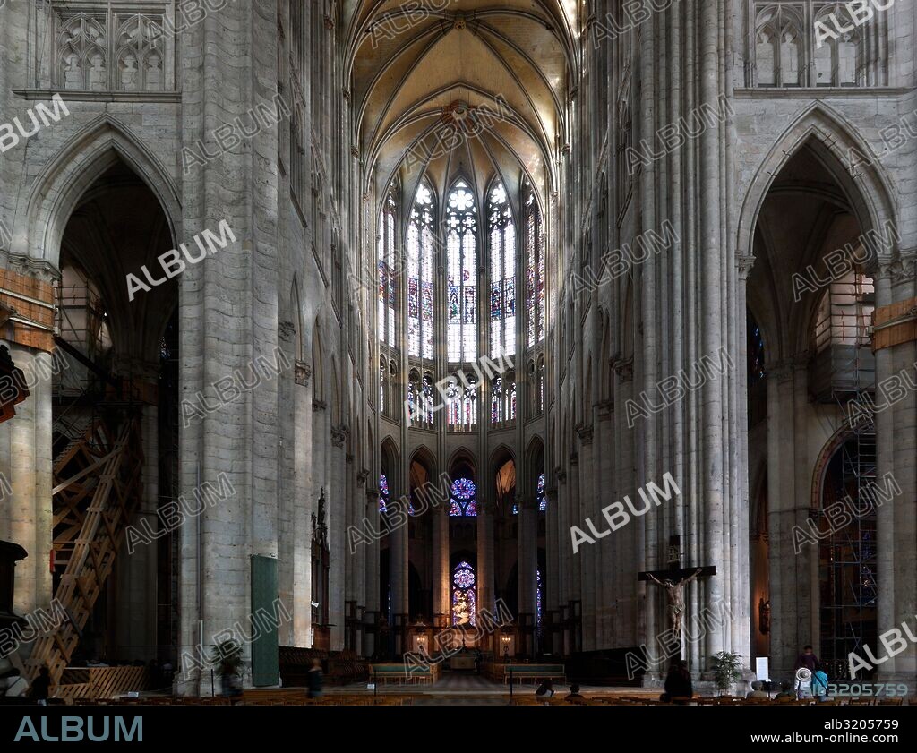 CATEDRAL DE SAN PEDRO. INTERIORES.  BEAUVAIS, FRANCIA.