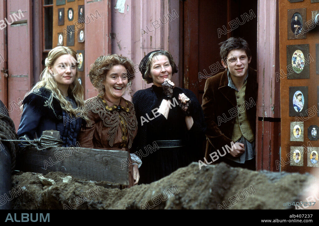 JAMIE BELL, ROMOLA GARAI, SOPHIE THOMPSON und STELLA GONET in NICHOLAS NICKLEBY, 2002, unter der Regie von DOUGLAS MCGRATH. Copyright HART-SHARP ENTERTAINMENT/UNITED ARTISTS/POTBOILER PRODUCTION / MEIN, SIMON.