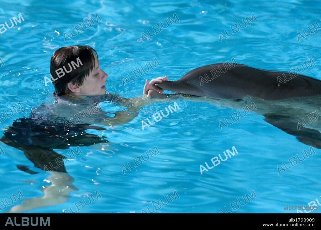 NATHAN GAMBLE in DOLPHIN TALE, 2011, directed by CHARLES MARTIN SMITH. Copyright ALCON ENTERTAIMENT.
