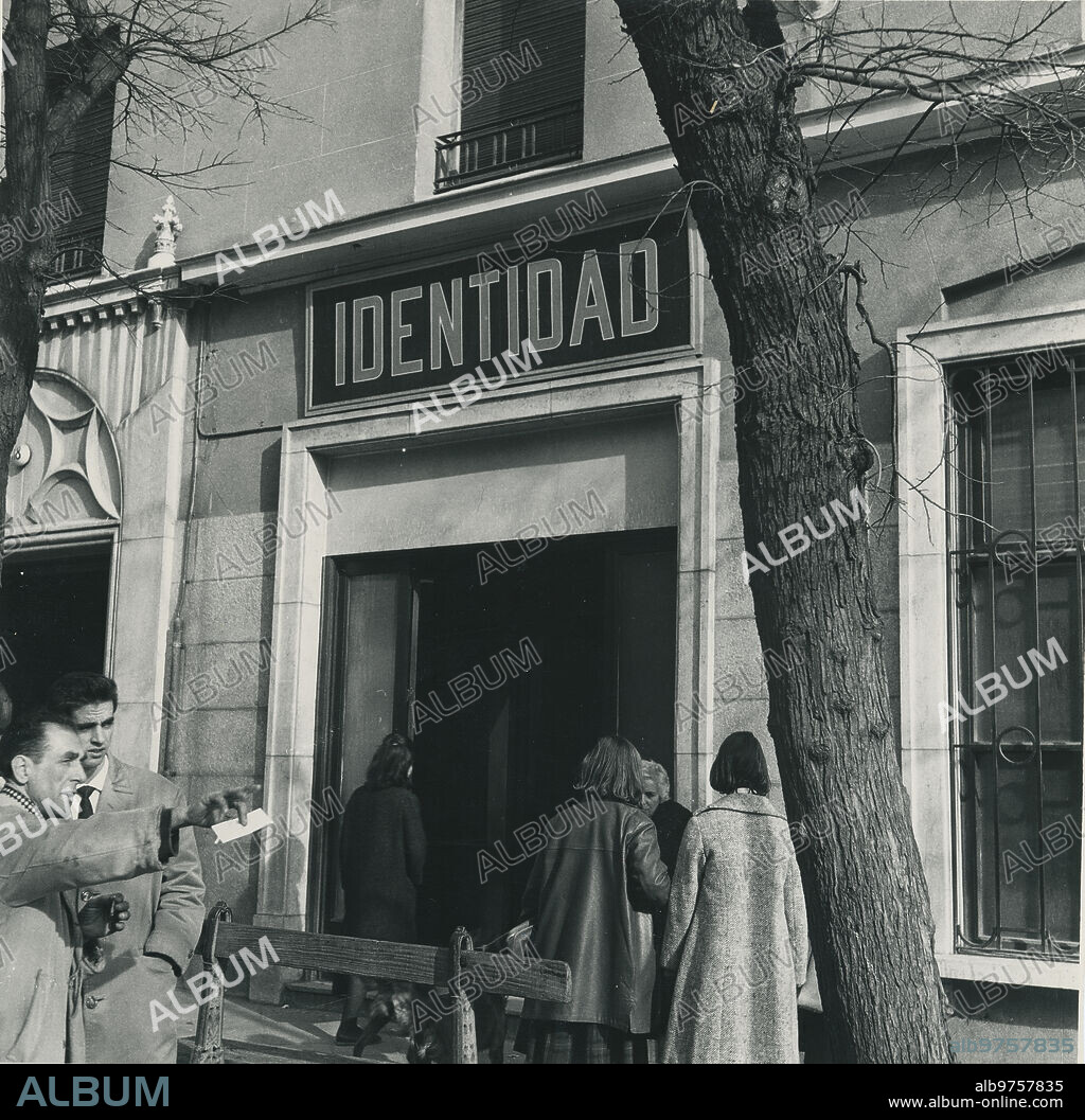 Madrid, 12/15/1962. DNI issuance offices at Joaquín García Morato Street, 18 (Currently Santa Engracia).