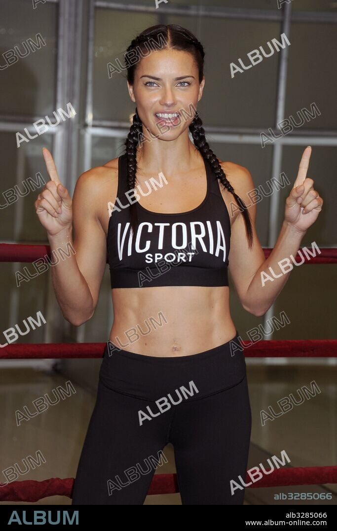 November 21, 2016 - New York, New York, USA - Adriana Lima beim 'Train Like An Angel' Photcall, anlsslich der Victoria#s Secret Fashion Show 2016 im Aerospace High Performance Center. New York, 21.11.2016. 21/11/2016