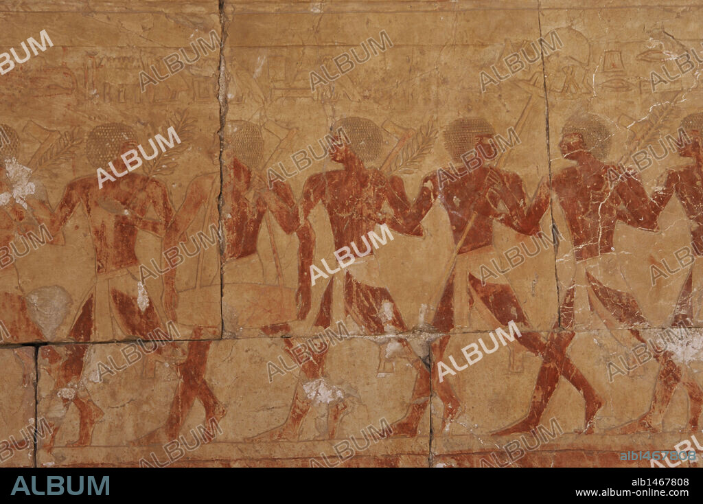 ARTE EGIPCIO. EGIPTO. Relieves policromados de piedra caliza del TEMPLO DE HATSHEPSUT. Dinastía XVIII. Imperio Nuevo. Hacia el 1490 a. C. Representación de la famosa EXPEDICION COMERCIAL AL PAIS DE PUNT (Situado en algún lugar de Nubia), durante el reinado de Hatshepsut. Deir El-Bahari. Egipto.