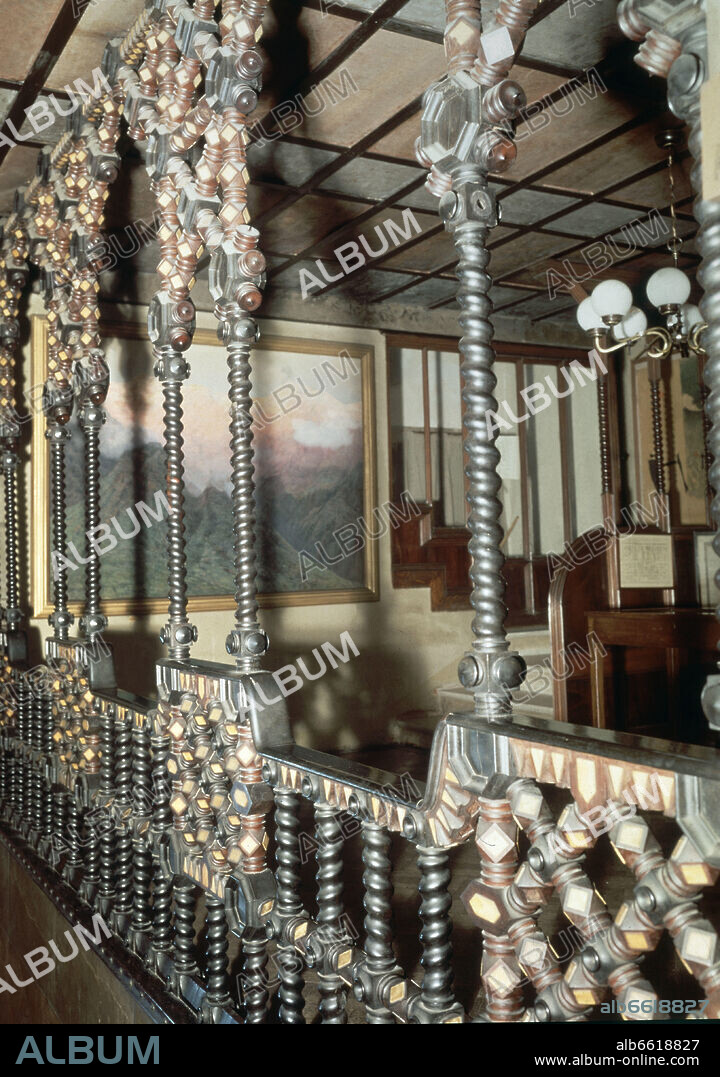 ANTONI GAUDÍ. BARANDILLA DEL PALACIO GÜELL - SIGLO XIX - MODERNISMO CATALAN.